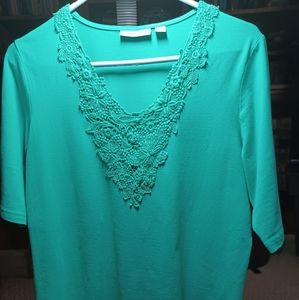 Susan Graver Size Medium kelly green lace edged V-neck T-shirt